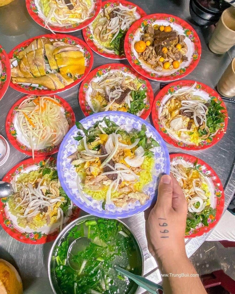 Hoi An chicken rice is the best choice for lunch. Photo by Instagram trungbuii
